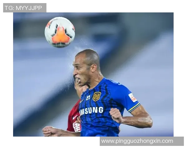 足球明星米兰达的传奇之路与场外生活揭秘