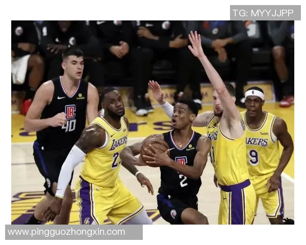 2000年湖人与快船的激烈对决回顾及其对洛杉矶篮球的影响分析