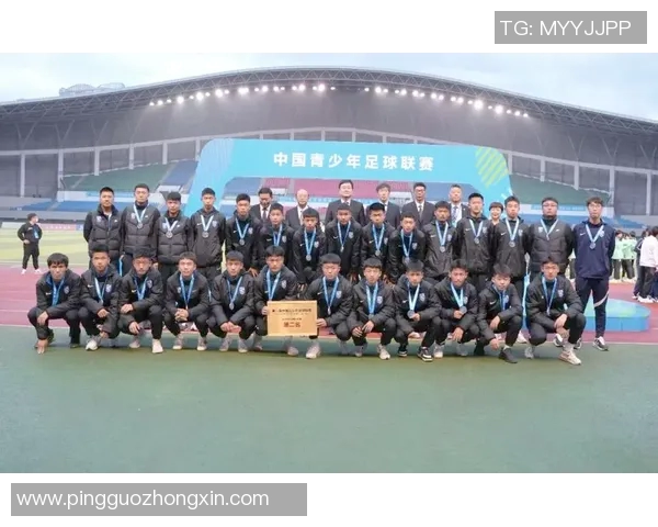 中国足球明星的崛起与发展之路探秘及其对青少年足球的影响