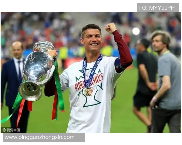 玩出名堂的足球明星背后的奋斗故事与荣耀时刻